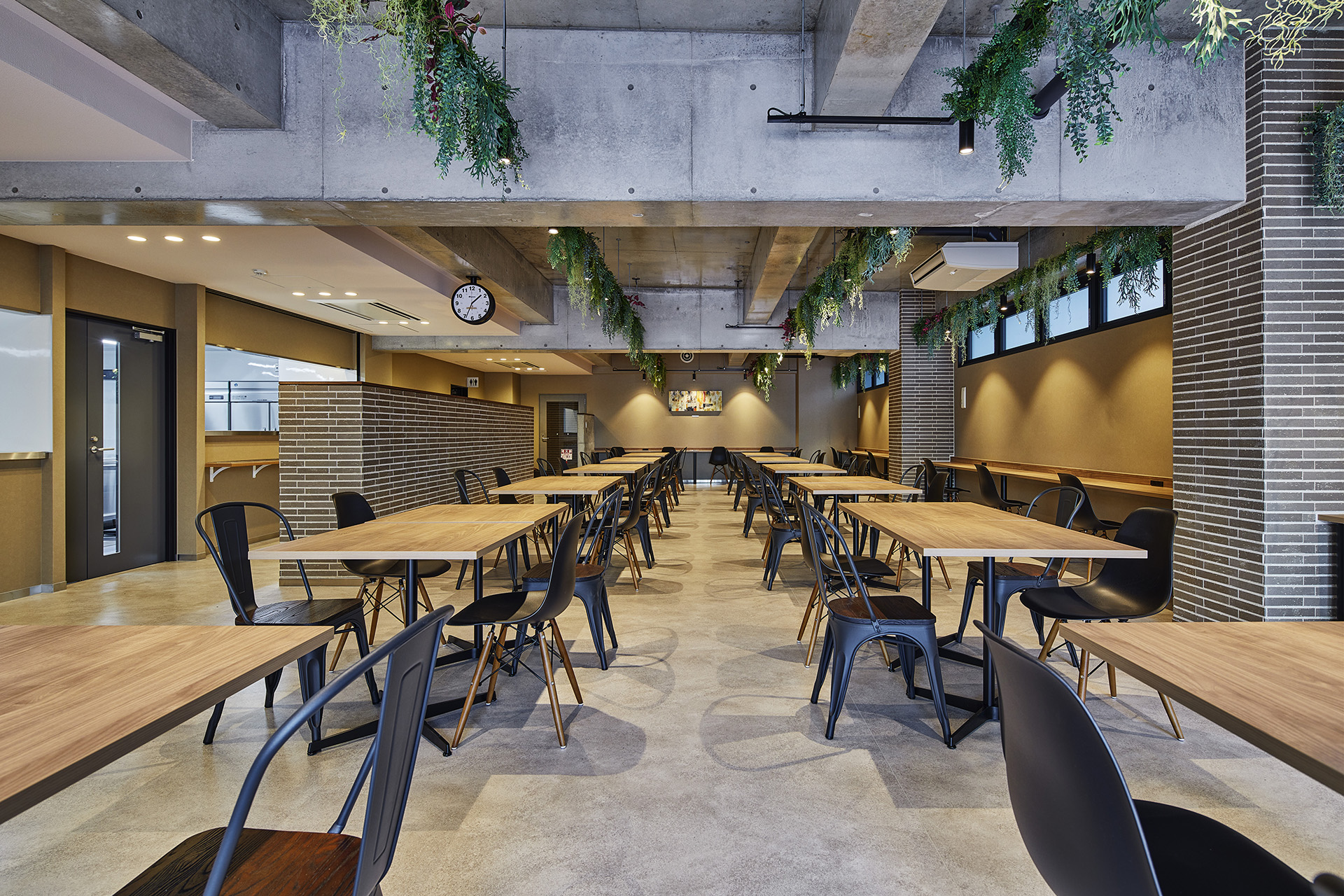 学生会館 津島HUB 食堂テーブルの設計・製造をいたしました
