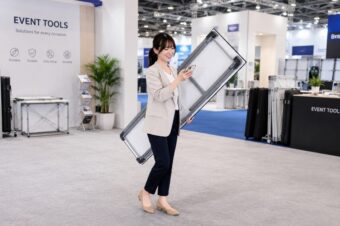 展示会用テーブルの設営などを効率化するポイント